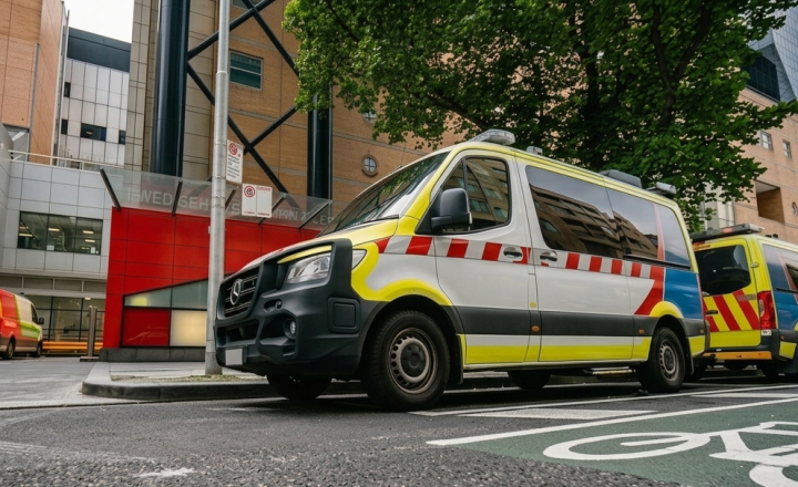 Air suspension for emergency vehicles and ambulances