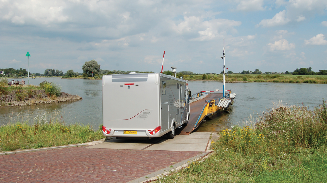 Photo: Motorhome drives onto ferry