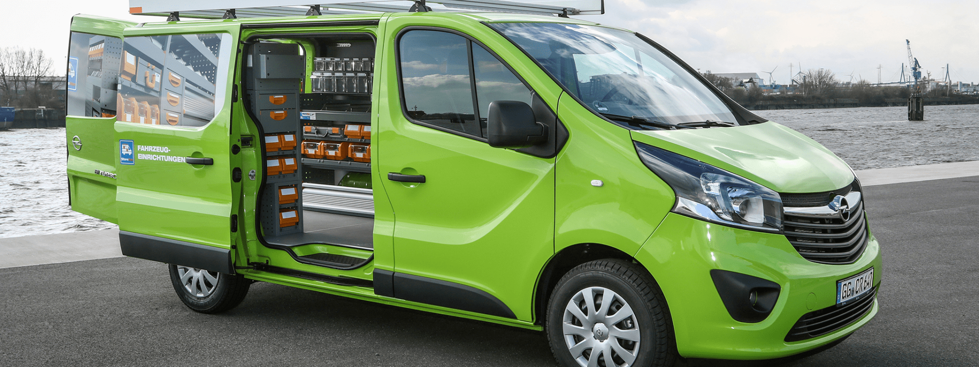 Foto: Opel Vivaro con equipamiento de vehículo comercial Bott