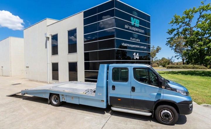 Tilt tray and car carrier air suspension